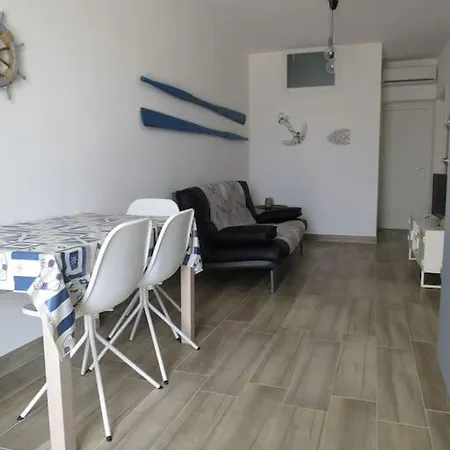 Torre Vado...spiaggia E Relax 托雷瓦多